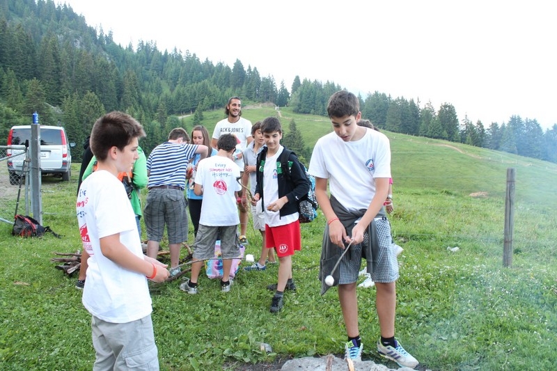 Village Camps International Summer Camp Leysin, Switzerland 2025-08-09 https://www.villagecamps.com/journals_admin/images/681-14-campfire (14).jpg
